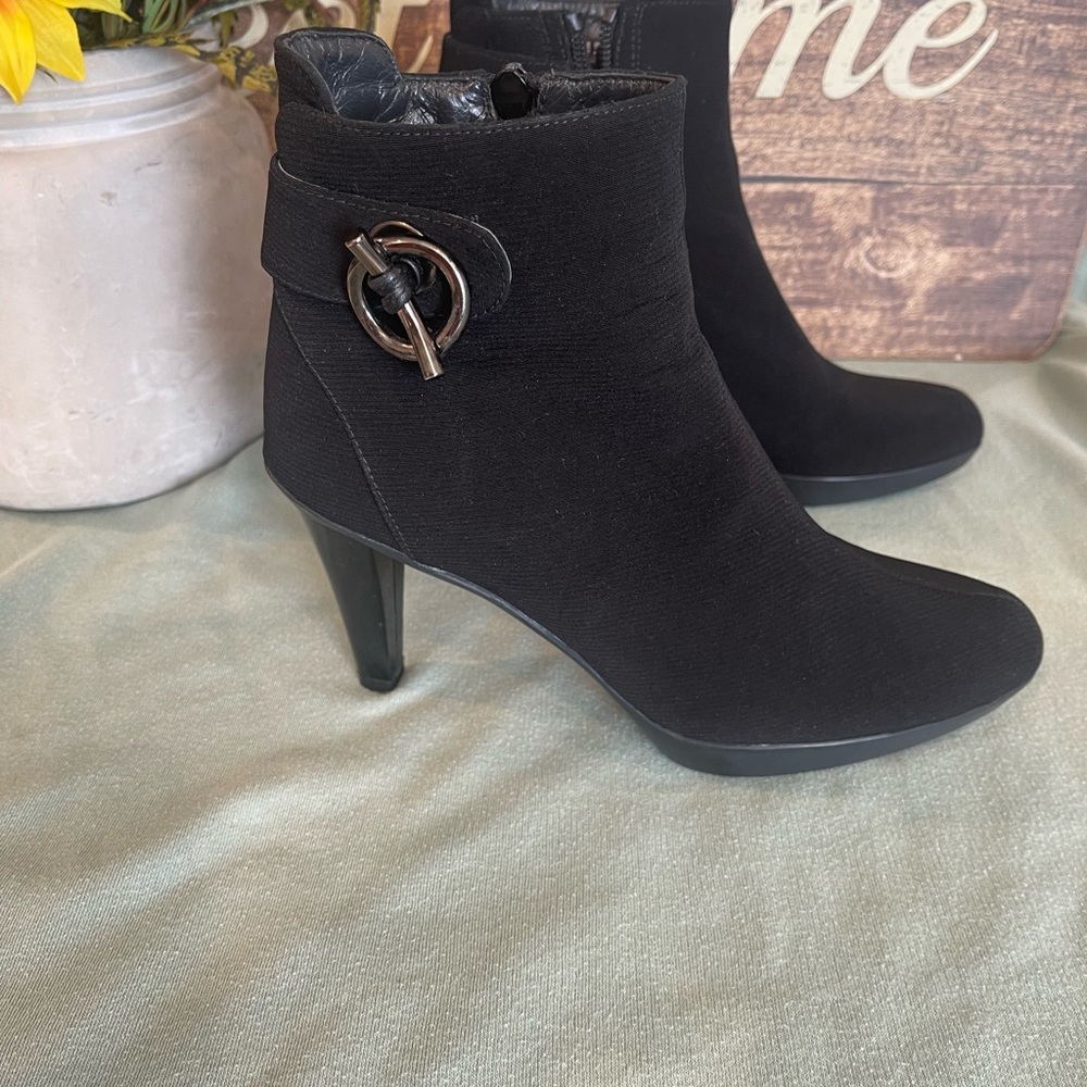 Stuart Weitzman Ankle Boots for Women Size 5M.